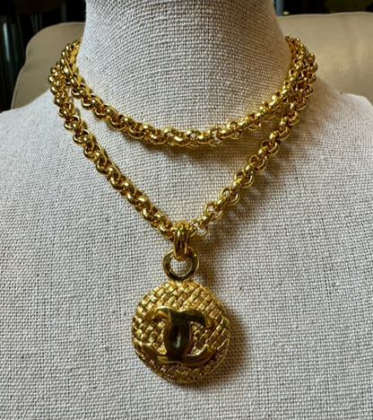 CHANEL Vintage 24K Gold-Plated Pendant Necklace – 1990s