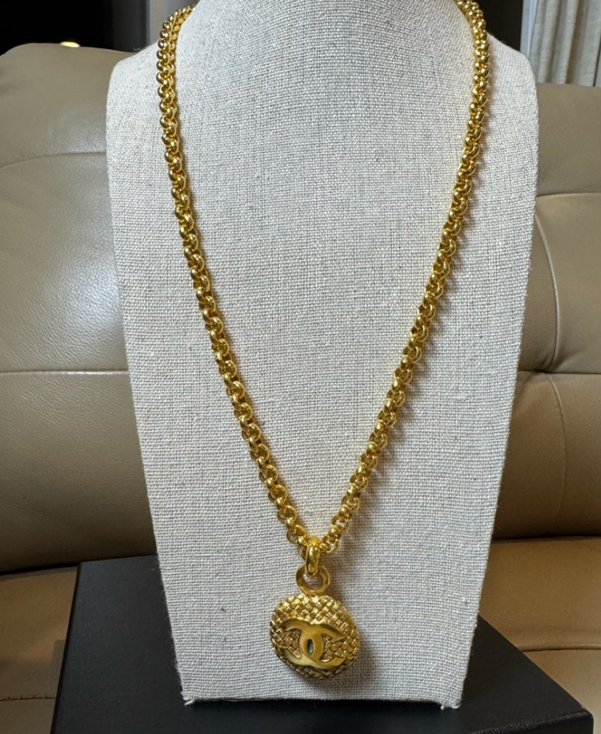CHANEL Vintage 24K Gold-Plated Pendant Necklace – 1990s