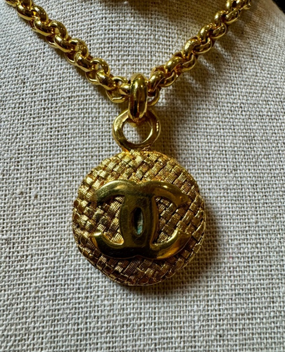 CHANEL Vintage 24K Gold-Plated Pendant Necklace – 1990s