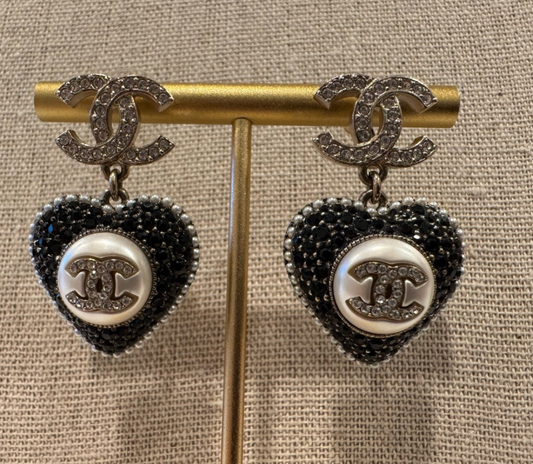 Chanel Metal Glass Pearls Heart White Crystal Earrings